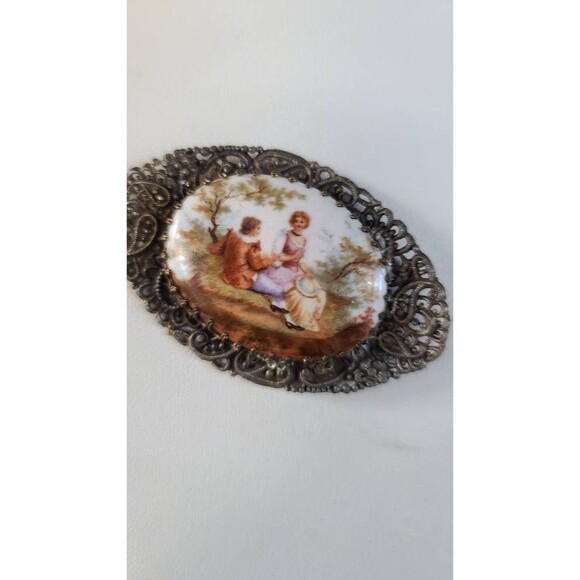 Large Filigree Courting Couple Brooch - Picture 5 of 10